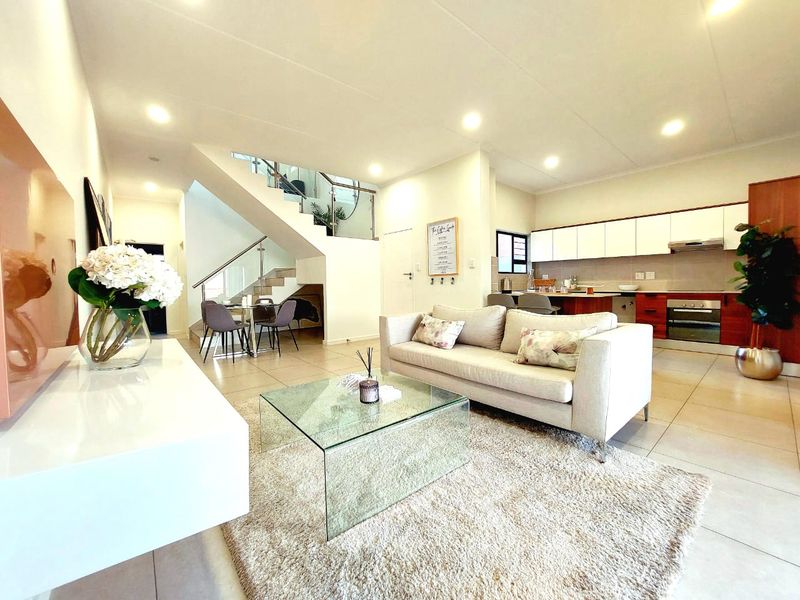 3-bedroom, 2.5-bathroom House for sale Sunninghill  - Photo 2