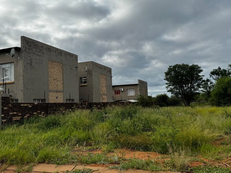 Huge undeveloped stand near schools 1329 sqm - Photo 2