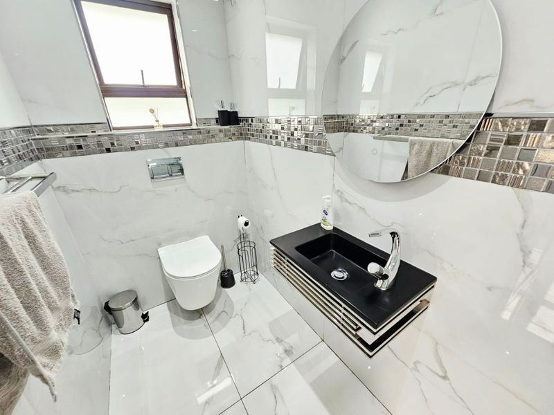 A Beautiful 4 bedroom 3 bathroom house for sale in Monavoni - Photo 8