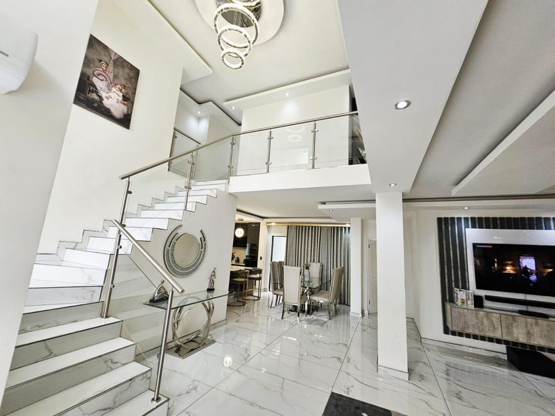 A Beautiful 4 bedroom 3 bathroom house for sale in Monavoni - Photo 4