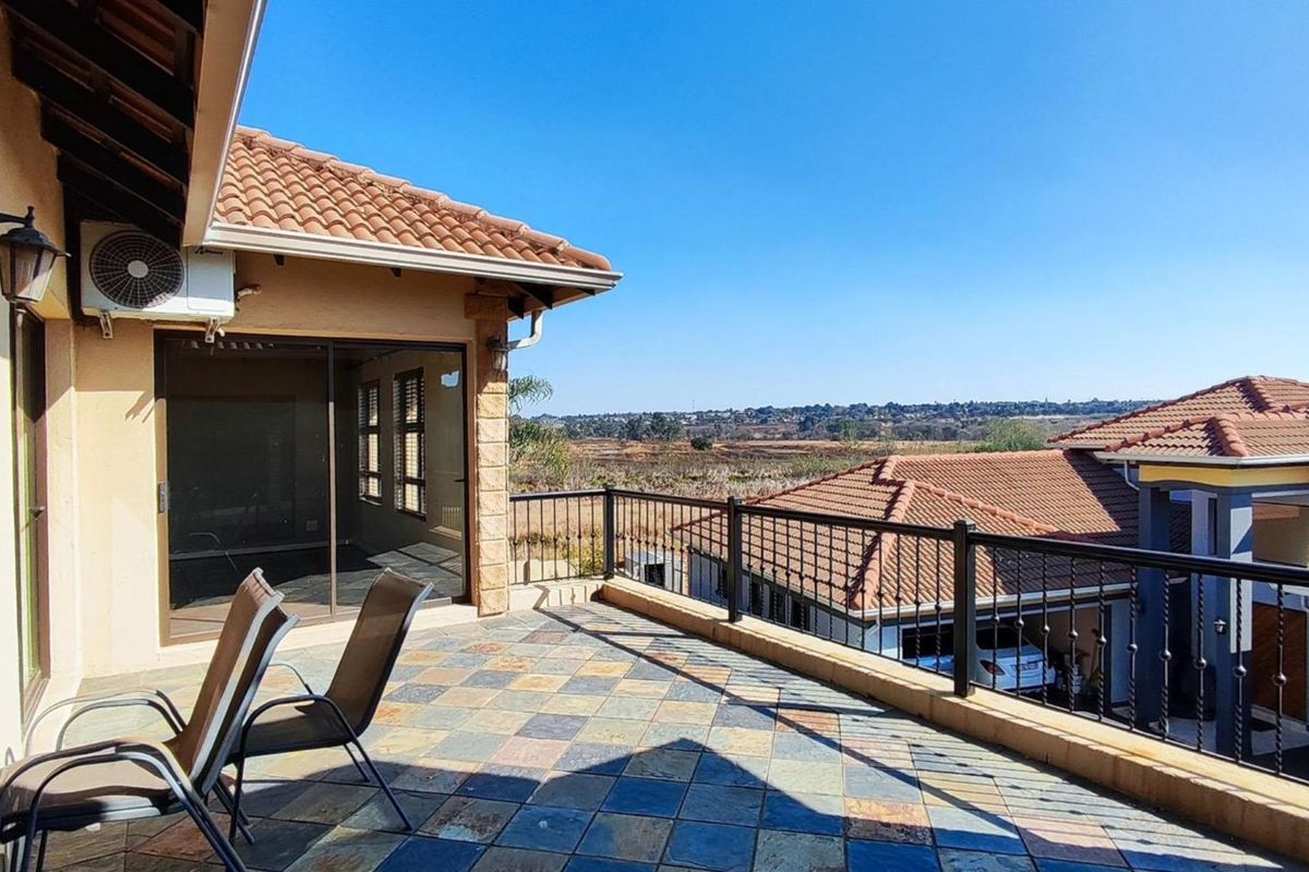 4 Bedroom House for Sale in Glen Erasmia - Photo 3