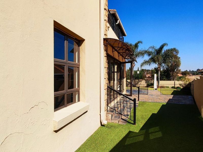 4 Bedroom House for Sale in Glen Erasmia - Photo 2