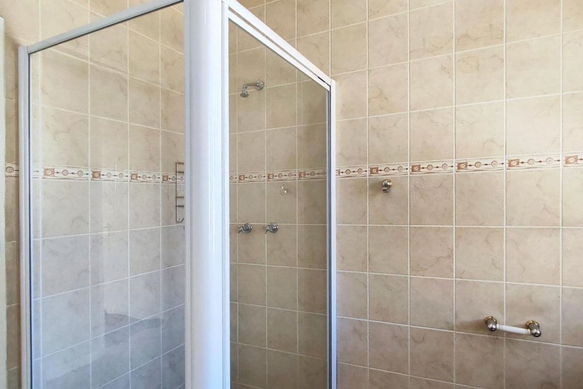 4 Bedroom House for Sale in Glen Erasmia - Photo 4