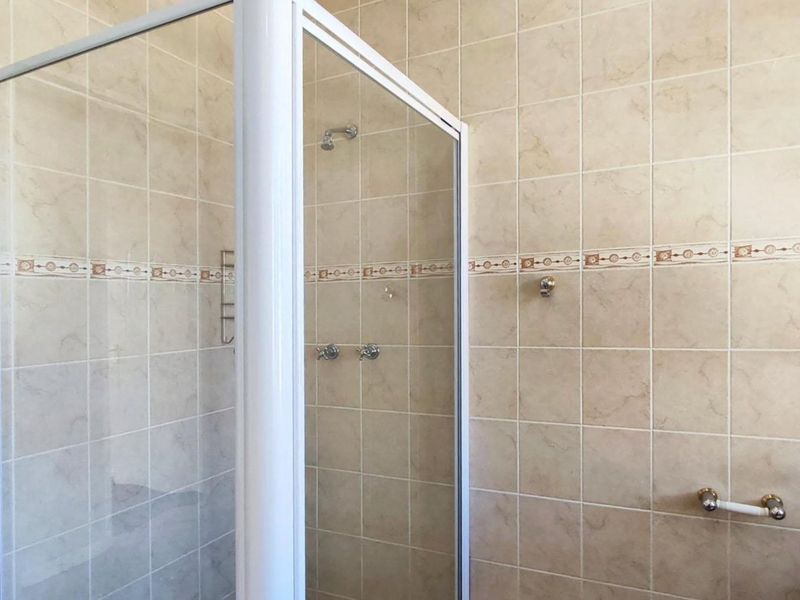 4 Bedroom House for Sale in Glen Erasmia - Photo 4