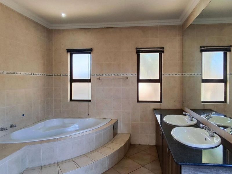 4 Bedroom House for Sale in Glen Erasmia - Photo 10