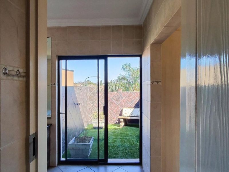 4 Bedroom House for Sale in Glen Erasmia - Photo 8