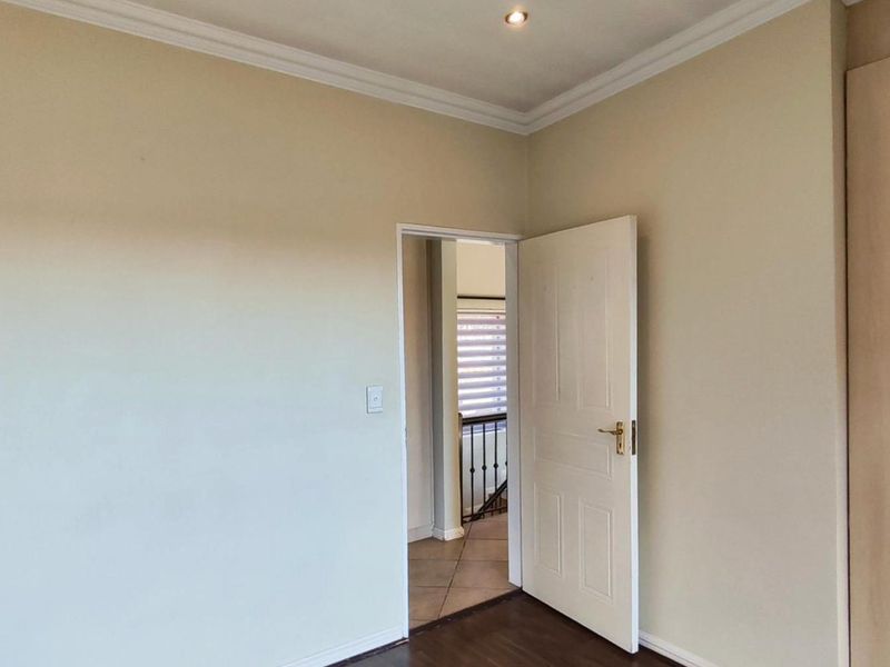 4 Bedroom House for Sale in Glen Erasmia - Photo 7