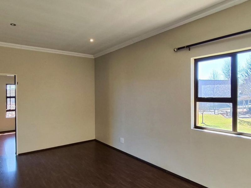 4 Bedroom House for Sale in Glen Erasmia - Photo 6