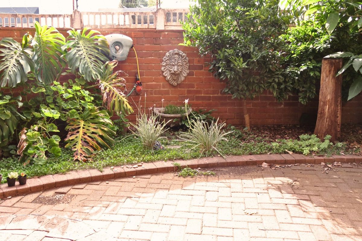 Neat 2-Bedroom Townhouse For Sale in Westdene - Photo 2