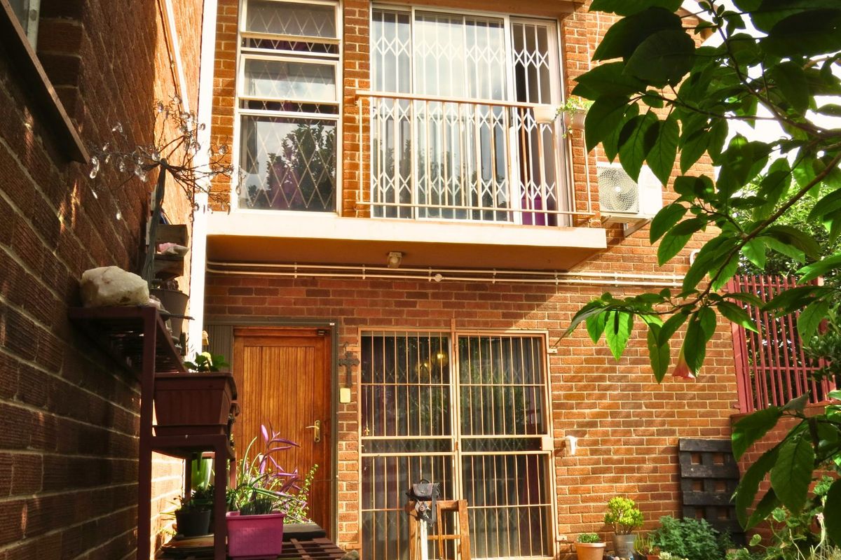 Neat 2-Bedroom Townhouse For Sale in Westdene - Photo 3