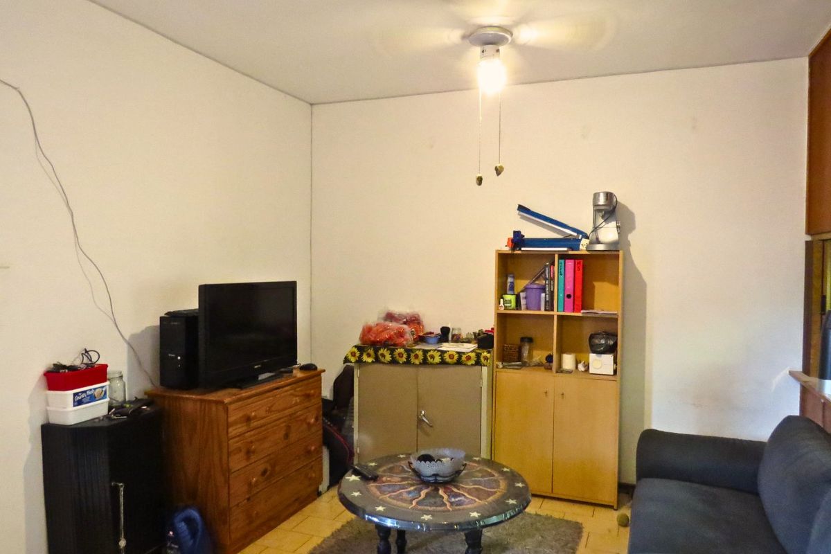 Neat 2-Bedroom Townhouse For Sale in Westdene - Photo 5