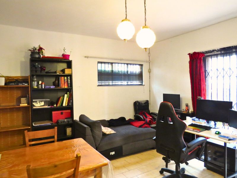 Well-Priced 2-Bedroom Townhouse in Secure Westdene Complex - Photo 9