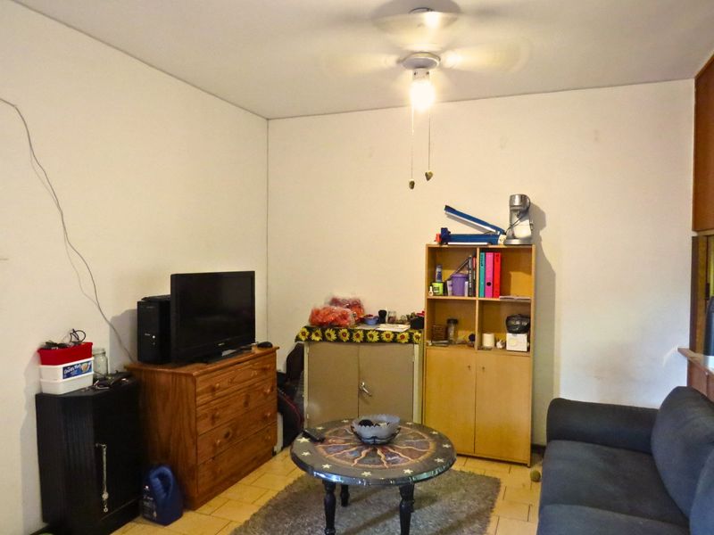 Well-Priced 2-Bedroom Townhouse in Secure Westdene Complex - Photo 6
