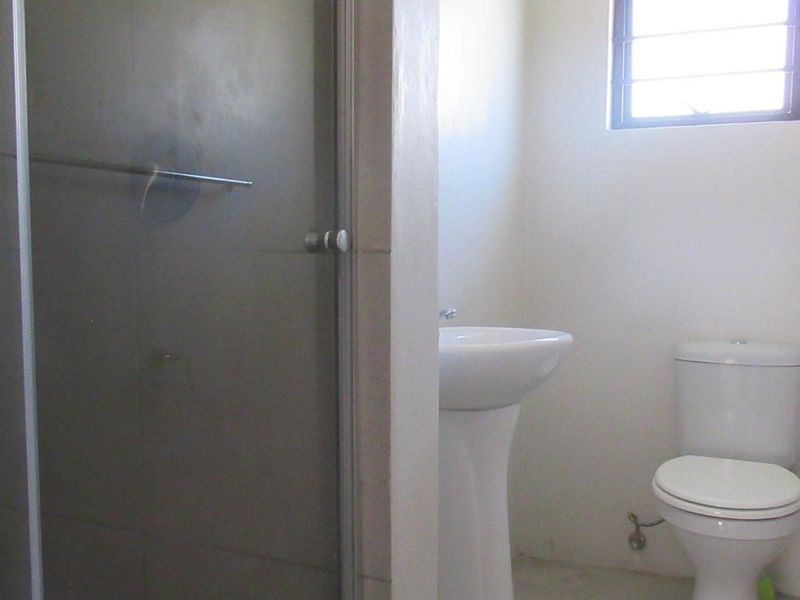 3 Bedroom, 2 Bathroom Home for Sale in Tirong Estate - Photo 3