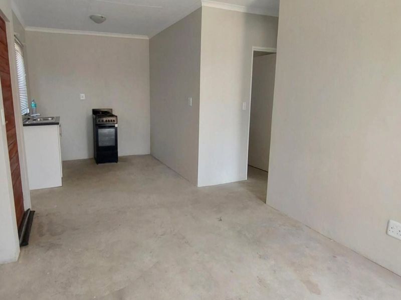 3 Bedroom, 2 Bathroom Home for Sale in Tirong Estate - Photo 7