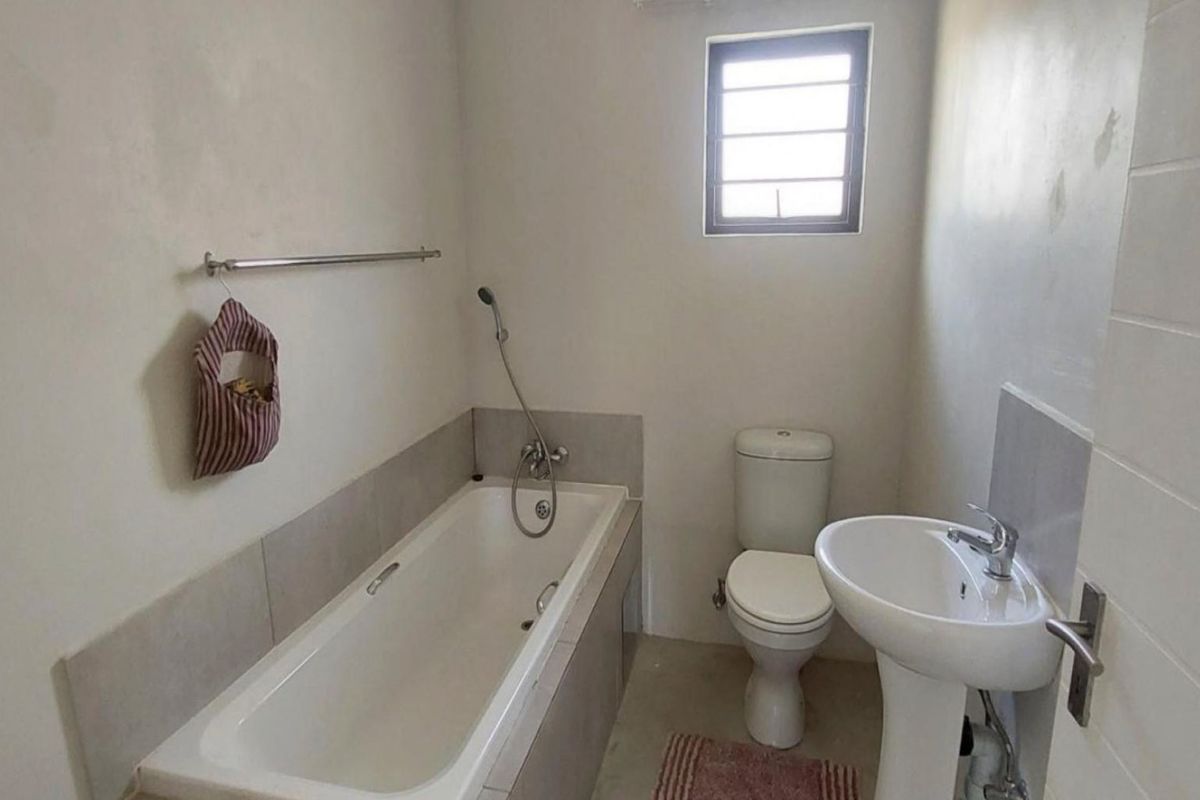 3 Bedroom, 2 Bathroom Home for Sale in Tirong Estate - Photo 2