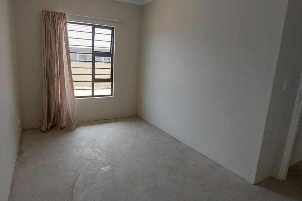 3 Bedroom, 2 Bathroom Home for Sale in Tirong Estate - Photo 4