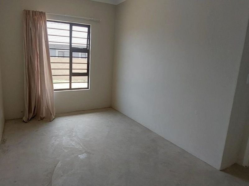 3 Bedroom, 2 Bathroom Home for Sale in Tirong Estate - Photo 4