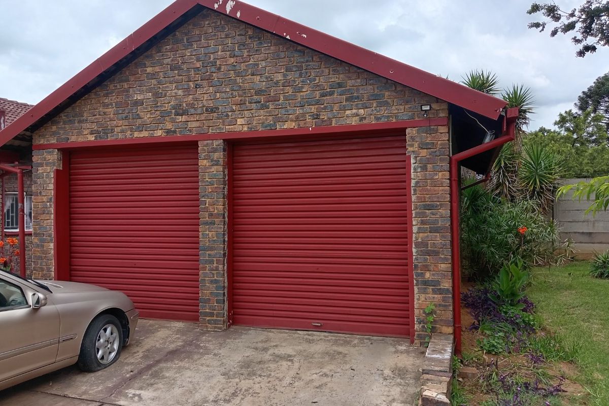 THREE BEDROOM HOUSE AVAILABLE FOR SALE!!  - Photo 4