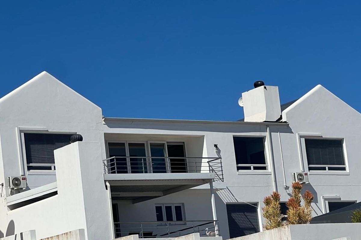 4 BEDROOM HOUSE FOR SALE IN DA GAMA BAY - Photo 2