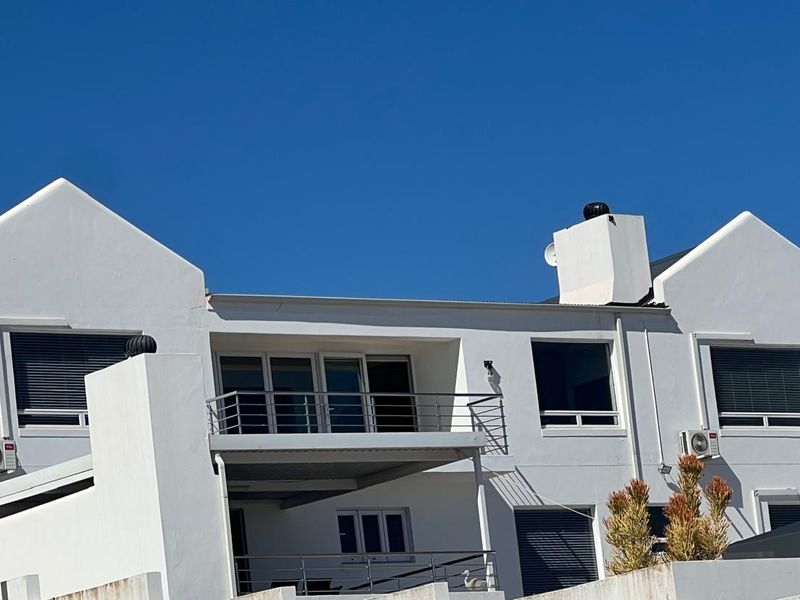 4 BEDROOM HOUSE FOR SALE IN DA GAMA BAY - Photo 2