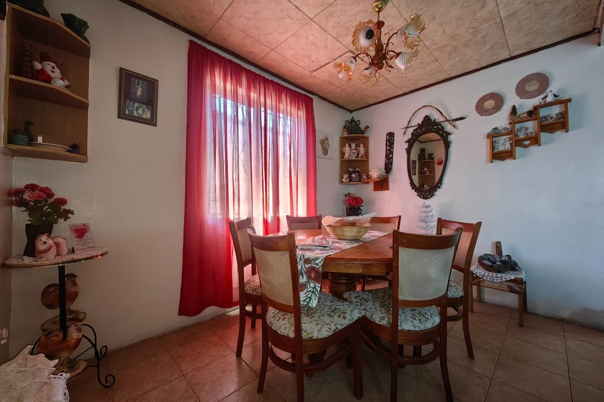 6 Bedroom Dual living Entertainers Dream in Prime Location! - Photo 5