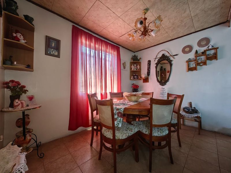 6 Bedroom Dual living Entertainers Dream in Prime Location! - Photo 5