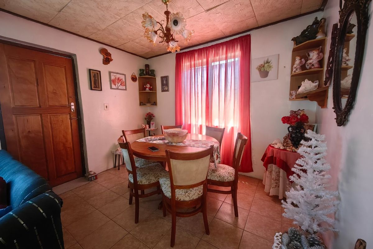 6 Bedroom Dual living Entertainers Dream in Prime Location! - Photo 4