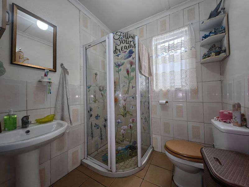 6 Bedroom Dual living Entertainers Dream in Prime Location! - Photo 10