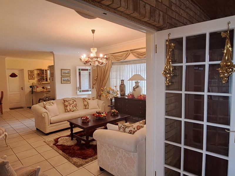 Property in Windsor Park, Despatch, sounds like a Gem!  - Photo 10