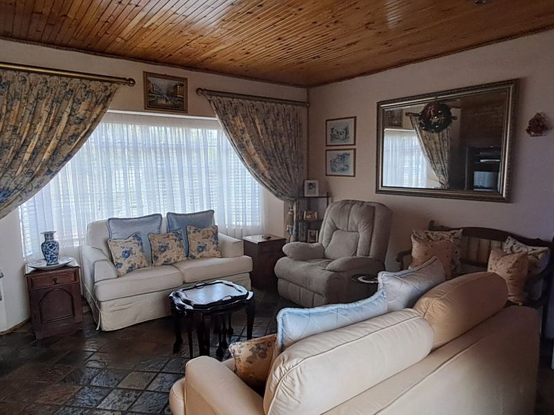 Property in Windsor Park, Despatch, sounds like a Gem!  - Photo 8