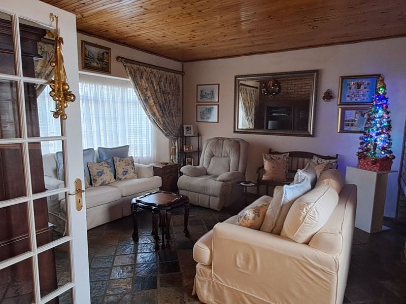 Property in Windsor Park, Despatch, sounds like a Gem!  - Photo 7