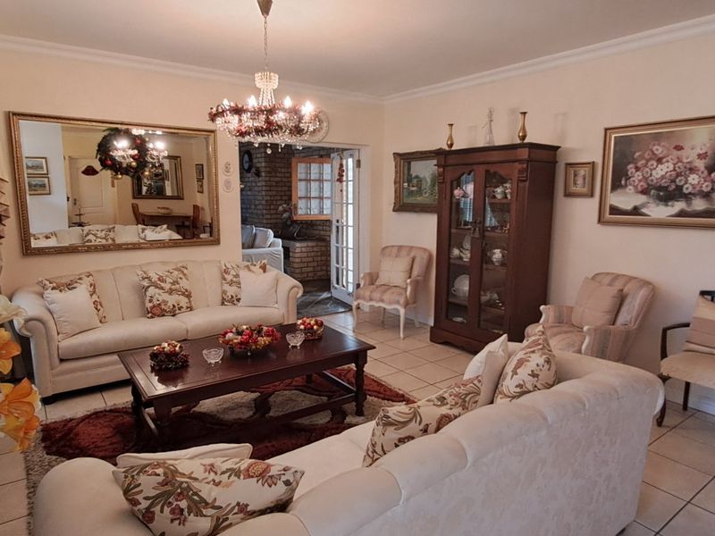 Property in Windsor Park, Despatch, sounds like a Gem!  - Photo 4