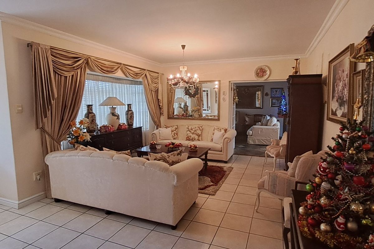 Property in Windsor Park, Despatch, sounds like a Gem!  - Photo 3