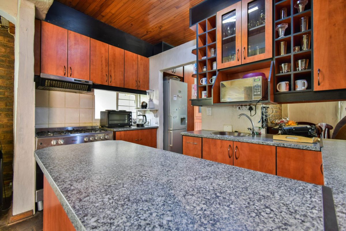 Spacious Family Living With Income Potential - Photo 2