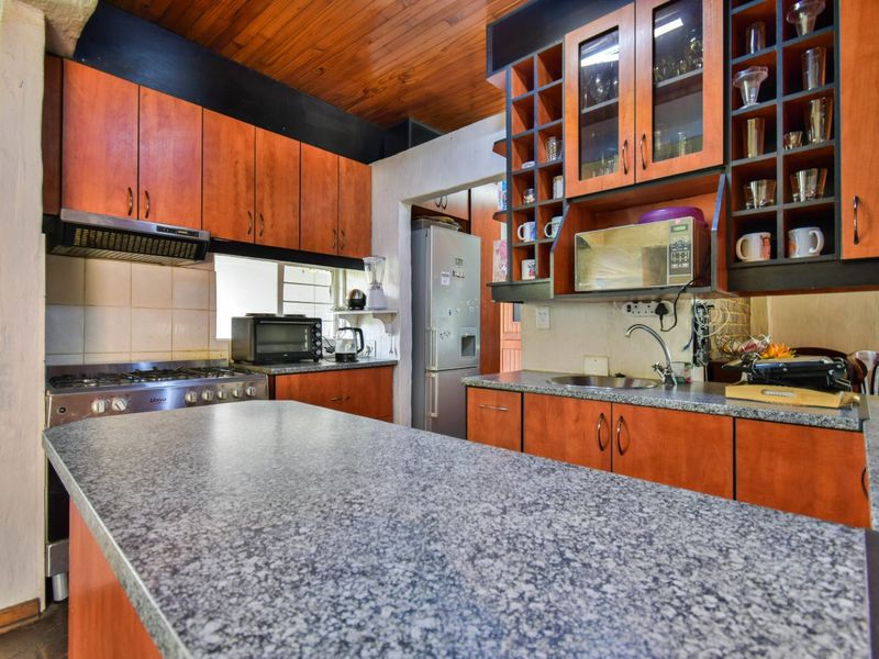 Spacious Family Living With Income Potential - Photo 2