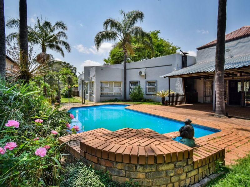 Spacious Family Living With Income Potential - Photo 4