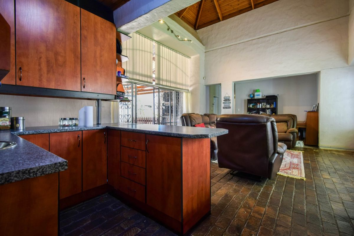 Spacious Family Living With Income Potential - Photo 3