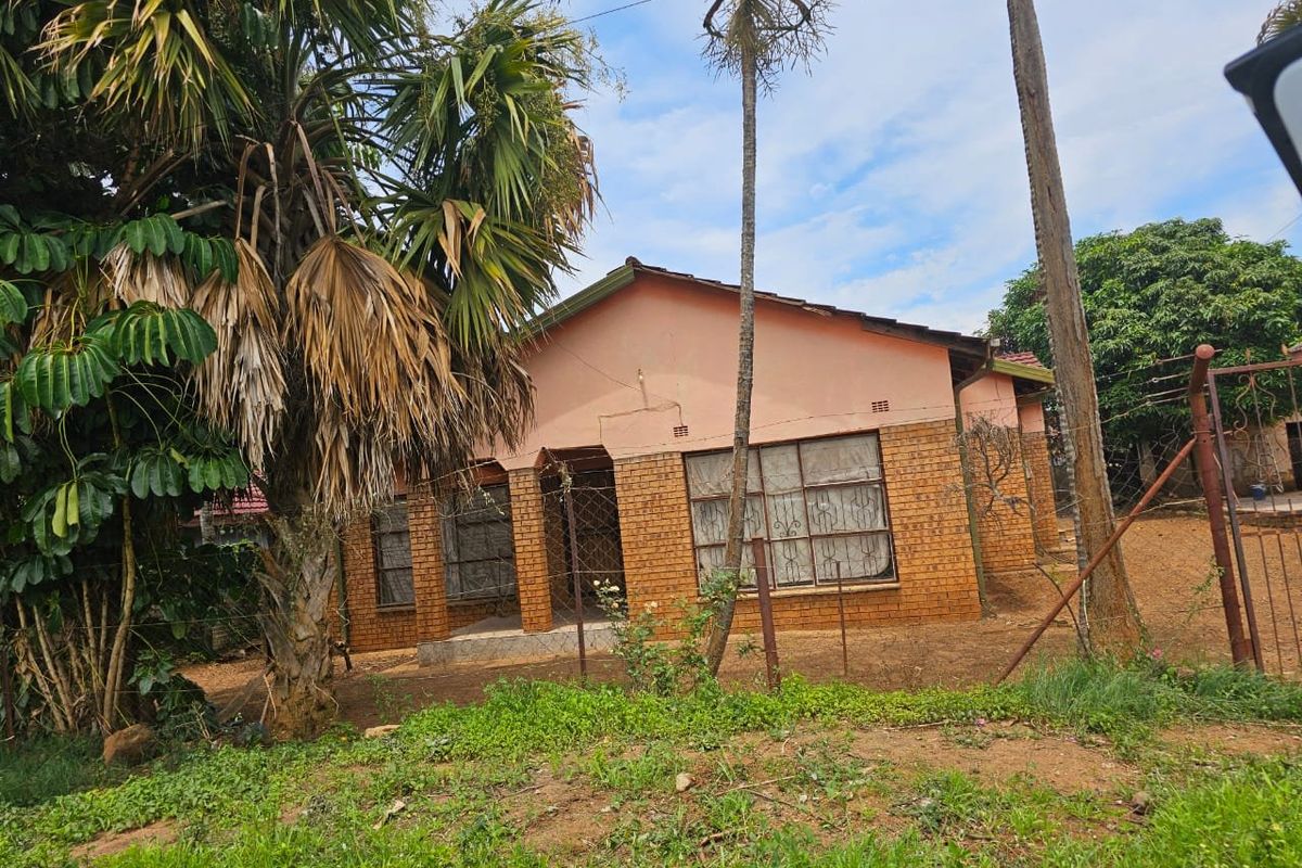 ??*HOUSE FOR SALE – THOHOYANDOU J MULEDANE  - Photo 3