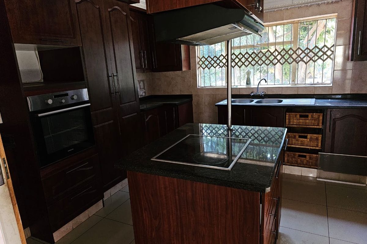 For Sale J Muledane, with borehole, 3 bedrooms,  - Photo 2