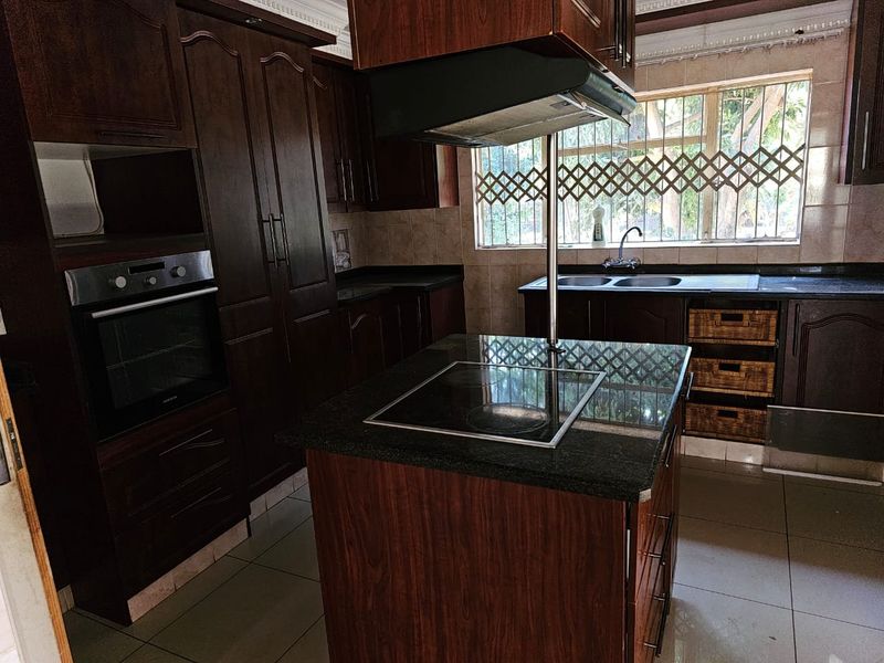 For Sale J Muledane, with borehole, 3 bedrooms,  - Photo 2