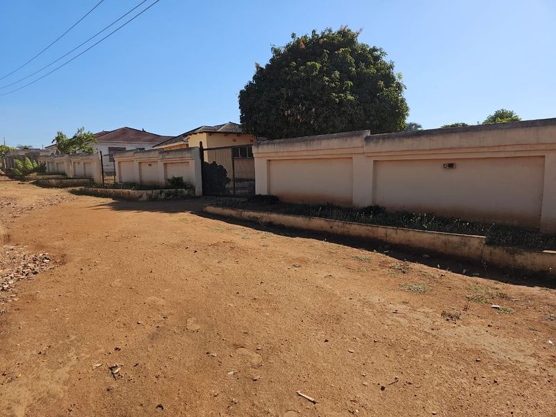 For Sale J Muledane, with borehole, 3 bedrooms,  - Photo 8