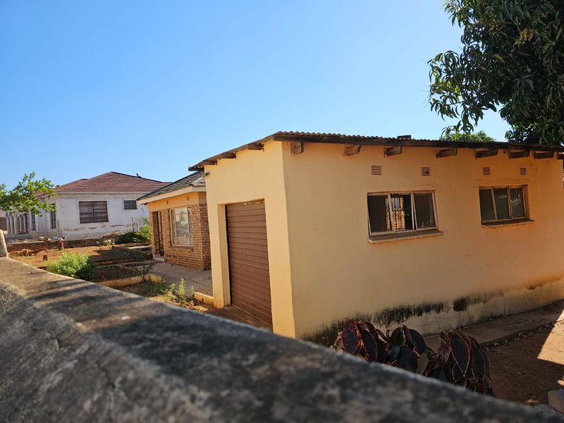 For Sale J Muledane, with borehole, 3 bedrooms,  - Photo 7