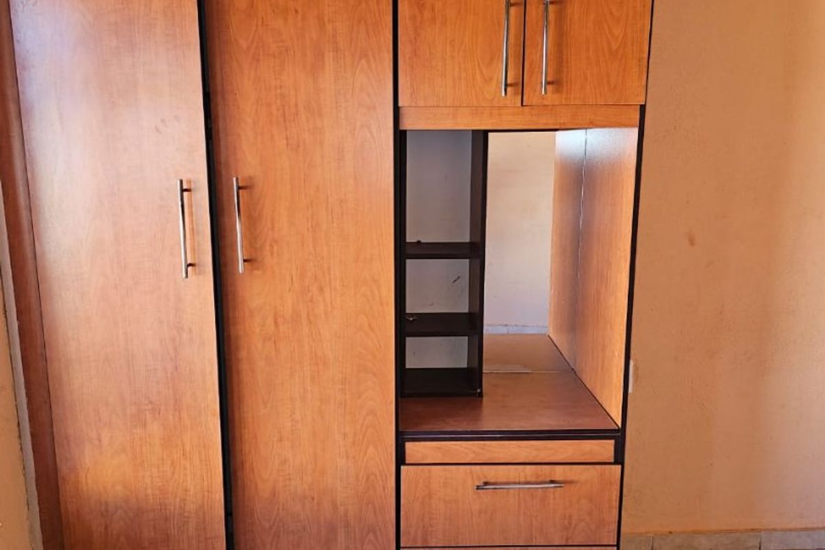 For Sale J Muledane, with borehole, 3 bedrooms,  - Photo 3