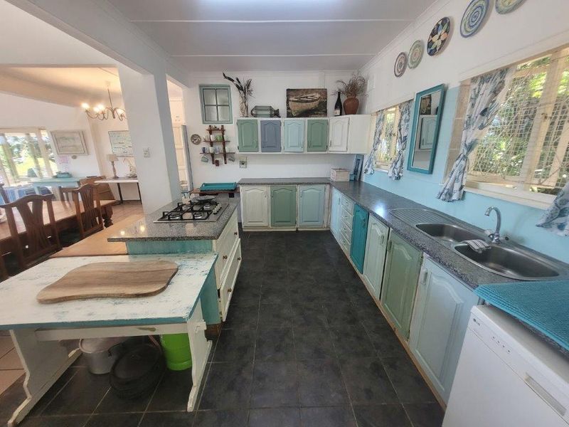 Pristine 5 Bedroom Residence With Sea Views And Flatlet - Photo 6