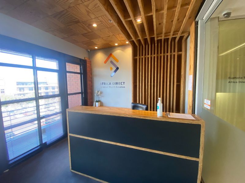 792m2 Commercial Space to Let  - Photo 4
