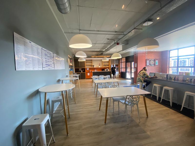 792m2 Commercial Space to Let  - Photo 9