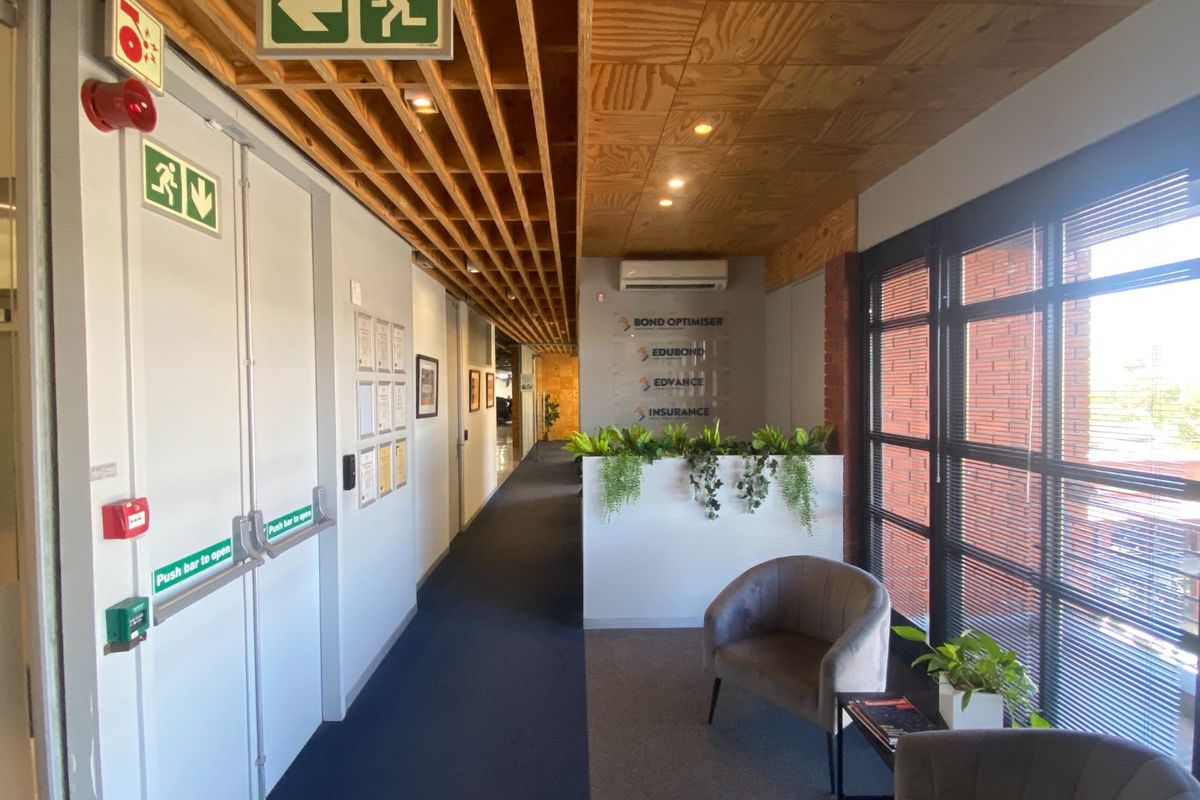 792m2 Commercial Space to Let  - Photo 3