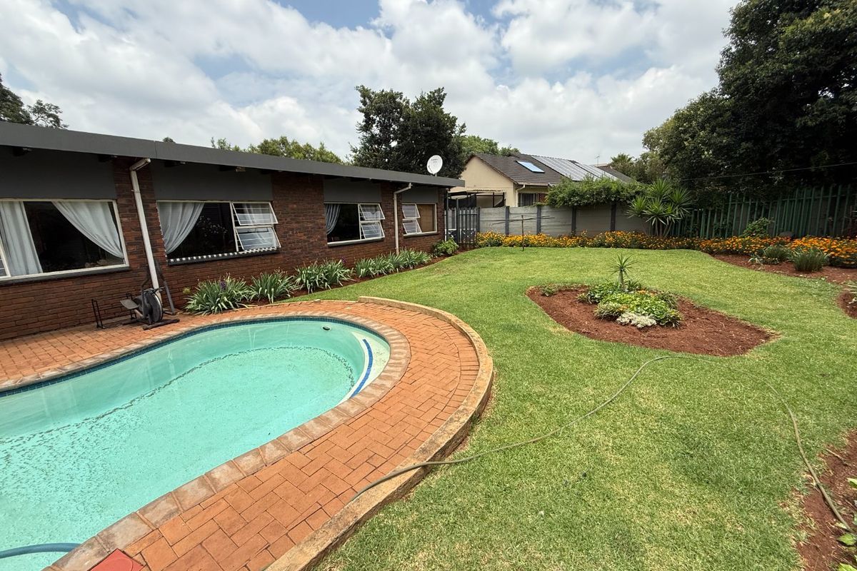 Lovely Family Home! - Photo 2