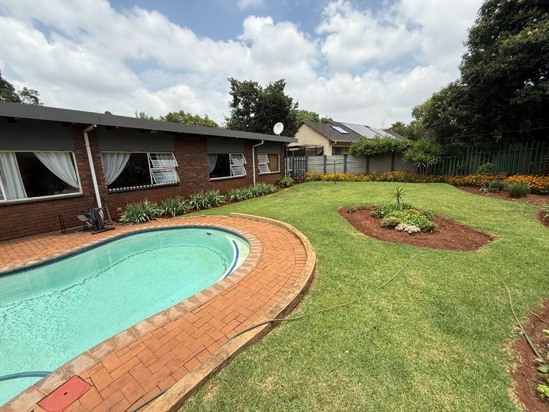 Lovely Family Home! - Photo 2